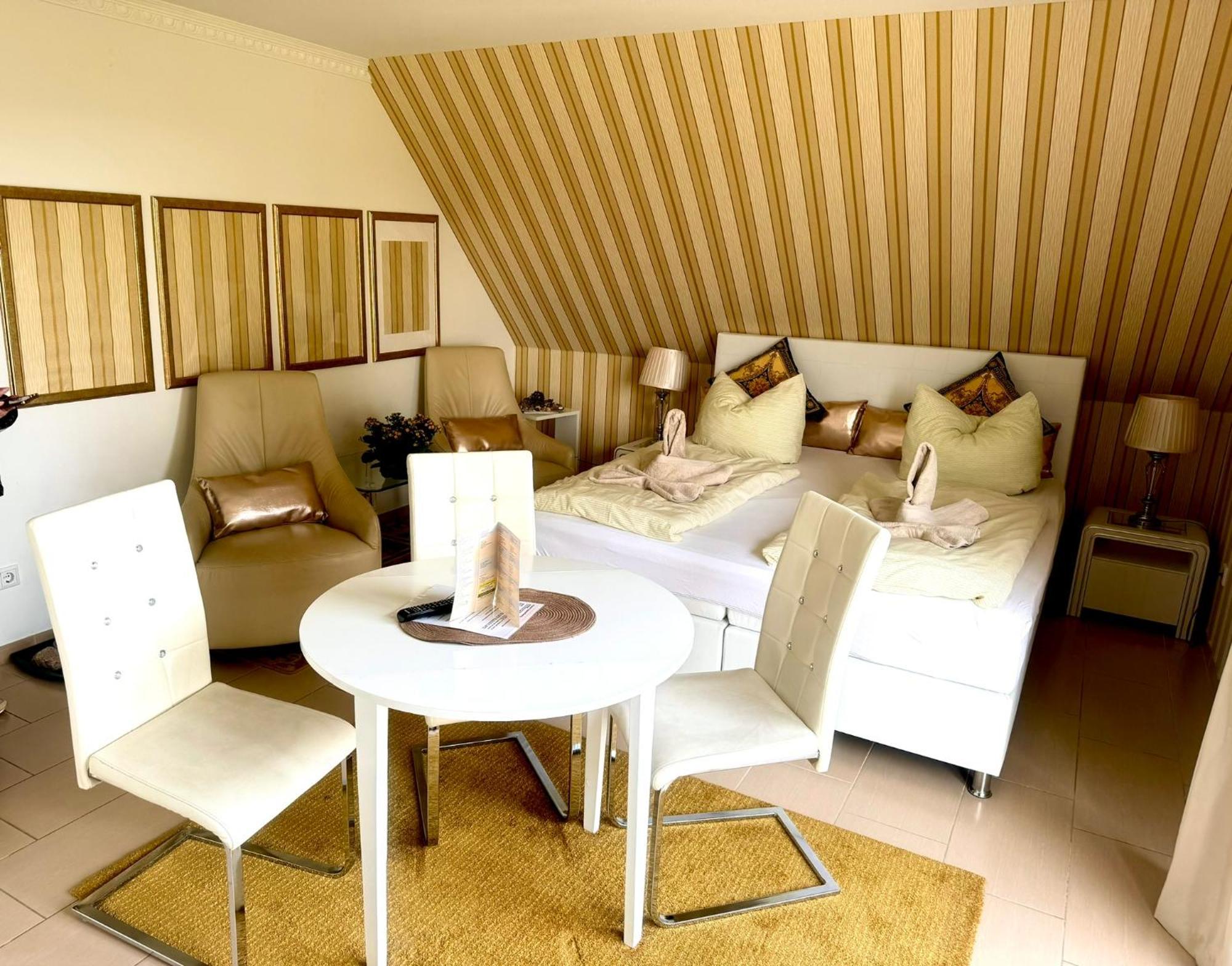 Tiffany'S Ferienapartments Sind Alles, Ausser... Gewoehnlich!!! Timmendorfer Strand Exterior foto